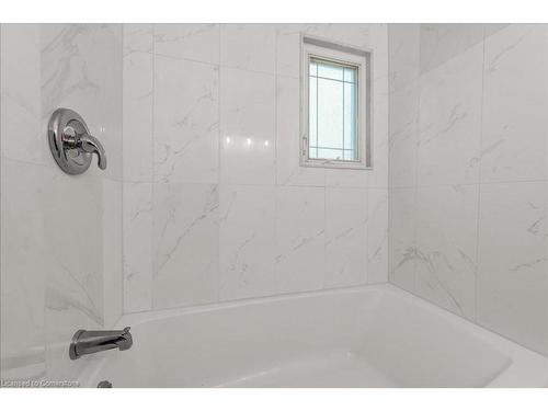 11 Albina Street, Welland, ON - Indoor Photo Showing Bathroom