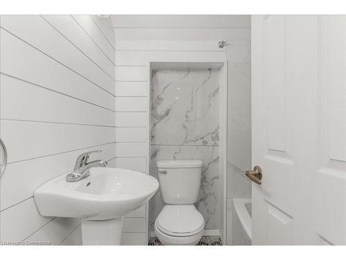 11 Albina Street, Welland, ON - Indoor Photo Showing Bathroom