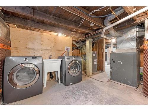 11 Albina Street, Welland, ON - Indoor Photo Showing Laundry Room