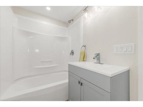 11 Albina Street, Welland, ON - Indoor Photo Showing Bathroom