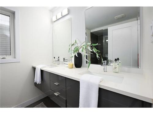 535 Freeport Street Street, London, ON - Indoor Photo Showing Bathroom