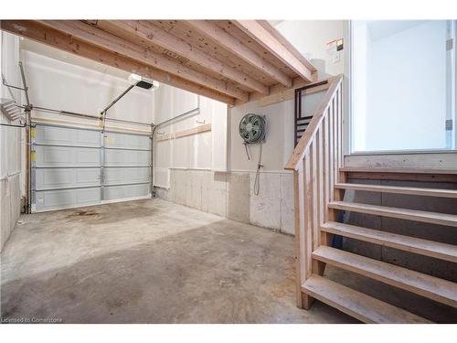 284 Sophia Crescent, Kitchener, ON - Indoor Photo Showing Garage