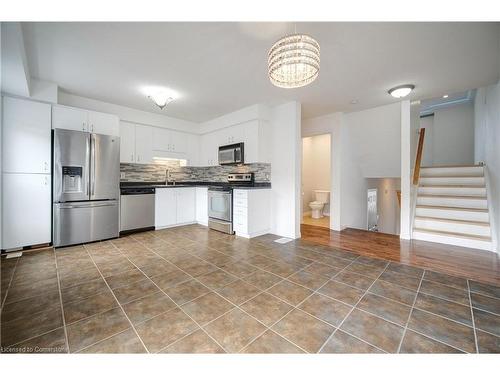 284 Sophia Crescent, Kitchener, ON - Indoor Photo Showing Kitchen With Upgraded Kitchen