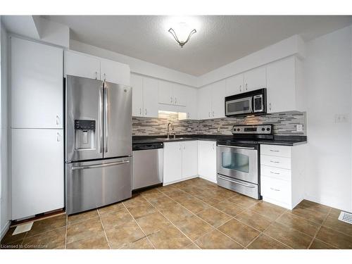 284 Sophia Crescent, Kitchener, ON - Indoor Photo Showing Kitchen With Upgraded Kitchen