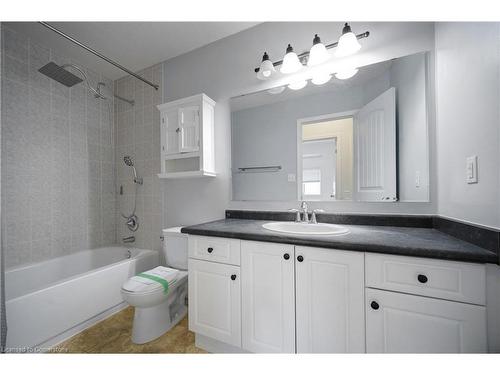 284 Sophia Crescent, Kitchener, ON - Indoor Photo Showing Bathroom