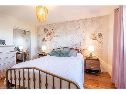 138 Beaverbrook Avenue, Hamilton, ON - Indoor Photo Showing Bedroom