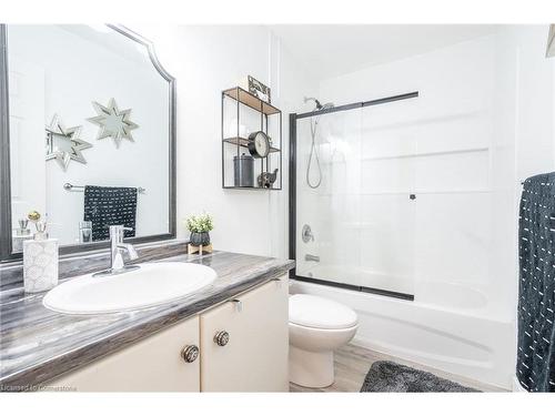 138 Beaverbrook Avenue, Hamilton, ON - Indoor Photo Showing Bathroom