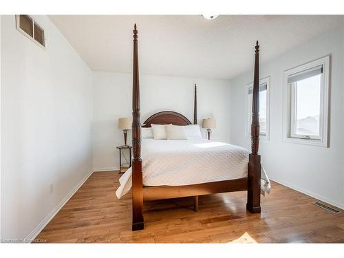 138 Beaverbrook Avenue, Hamilton, ON - Indoor Photo Showing Bedroom