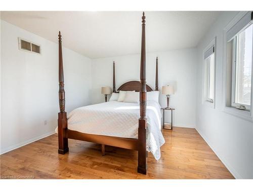 138 Beaverbrook Avenue, Hamilton, ON - Indoor Photo Showing Bedroom