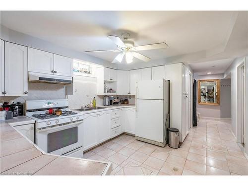 138 Beaverbrook Avenue, Hamilton, ON - Indoor Photo Showing Kitchen