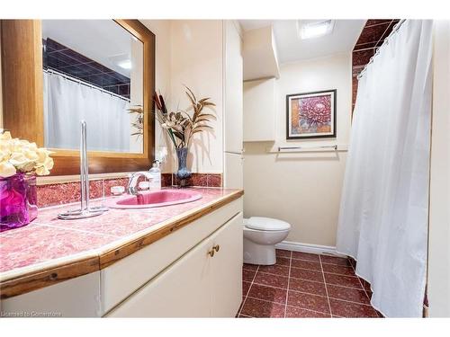 138 Beaverbrook Avenue, Hamilton, ON - Indoor Photo Showing Bathroom