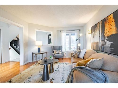 138 Beaverbrook Avenue, Hamilton, ON - Indoor Photo Showing Living Room