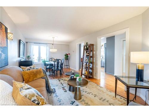 138 Beaverbrook Avenue, Hamilton, ON - Indoor Photo Showing Living Room