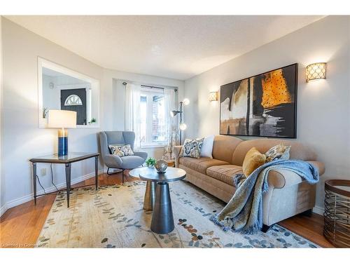 138 Beaverbrook Avenue, Hamilton, ON - Indoor Photo Showing Living Room