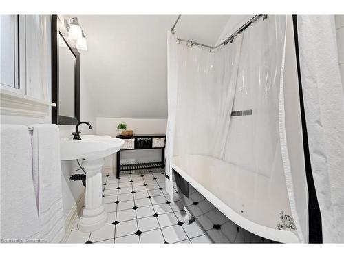 50 Alpine Avenue, Hamilton, ON - Indoor Photo Showing Bathroom