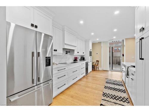 301-1477 Lakeshore Road, Burlington, ON - Indoor Photo Showing Kitchen With Upgraded Kitchen