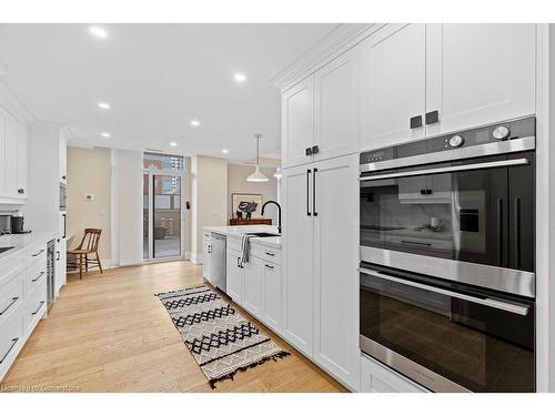 301-1477 Lakeshore Road, Burlington, ON - Indoor Photo Showing Kitchen With Upgraded Kitchen