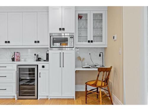 301-1477 Lakeshore Road, Burlington, ON - Indoor Photo Showing Kitchen