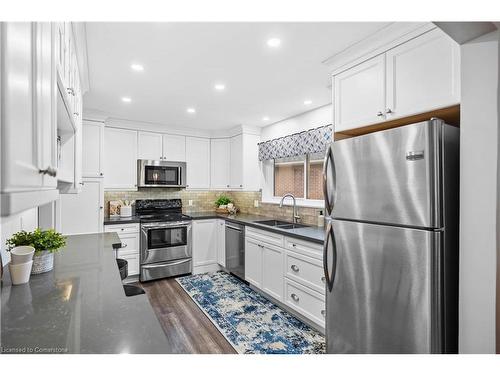 2182 Clarendon Park Drive, Burlington, ON - Indoor Photo Showing Kitchen With Stainless Steel Kitchen With Double Sink With Upgraded Kitchen