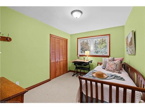 2182 Clarendon Park Drive, Burlington, ON - Indoor Photo Showing Bedroom