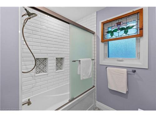 2182 Clarendon Park Drive, Burlington, ON - Indoor Photo Showing Bathroom