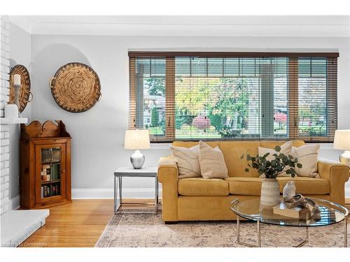 2182 Clarendon Park Drive, Burlington, ON - Indoor Photo Showing Living Room