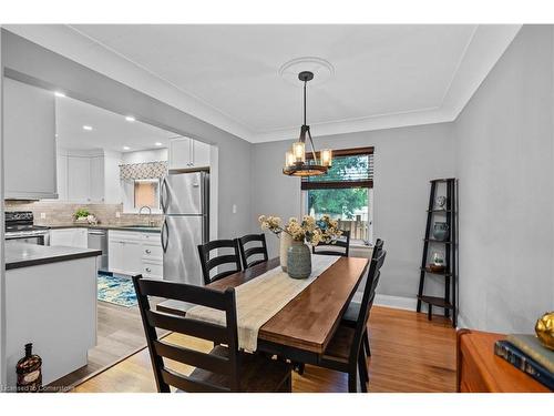 2182 Clarendon Park Drive, Burlington, ON - Indoor Photo Showing Dining Room