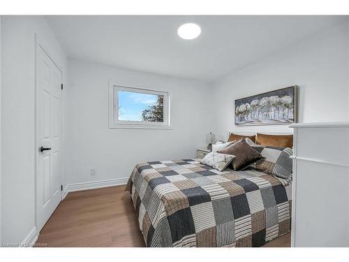 120 Second Road E, Stoney Creek, ON - Indoor Photo Showing Bedroom