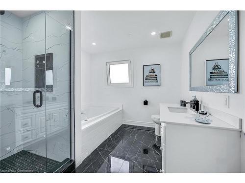 120 Second Road E, Stoney Creek, ON - Indoor Photo Showing Bathroom