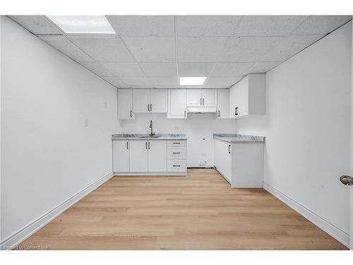 120 Second Road E, Stoney Creek, ON - Indoor Photo Showing Kitchen