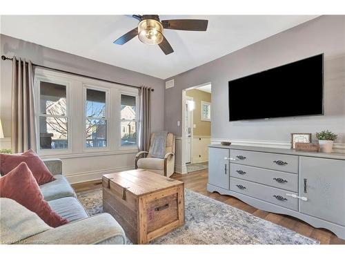 131 Arkell Street, Hamilton, ON - Indoor Photo Showing Living Room