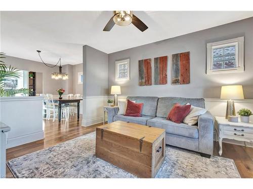 131 Arkell Street, Hamilton, ON - Indoor Photo Showing Living Room