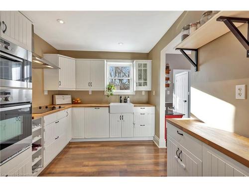 131 Arkell Street, Hamilton, ON - Indoor Photo Showing Kitchen