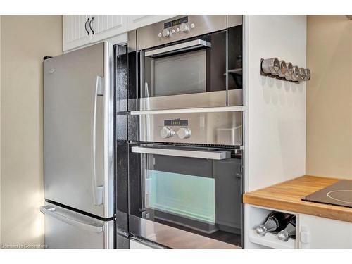 131 Arkell Street, Hamilton, ON - Indoor Photo Showing Kitchen