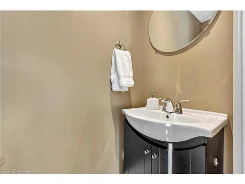 131 Arkell Street, Hamilton, ON - Indoor Photo Showing Bathroom