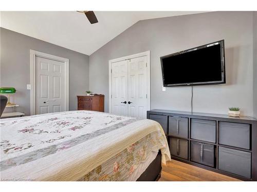 131 Arkell Street, Hamilton, ON - Indoor Photo Showing Bedroom