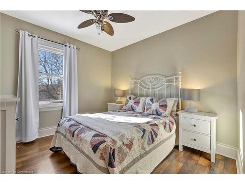 131 Arkell Street, Hamilton, ON - Indoor Photo Showing Bedroom