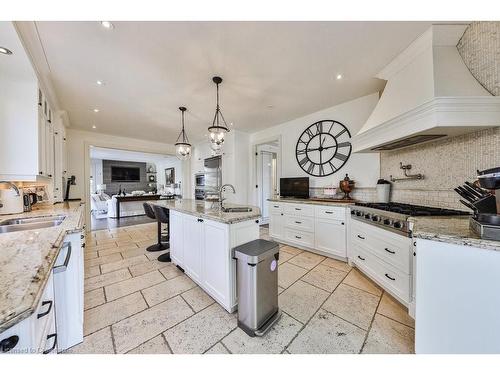 1359 Sedgewick Crescent, Oakville, ON - Indoor Photo Showing Kitchen With Double Sink With Upgraded Kitchen