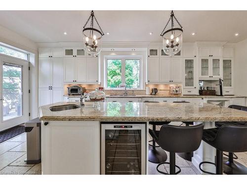 1359 Sedgewick Crescent, Oakville, ON - Indoor Photo Showing Kitchen With Upgraded Kitchen