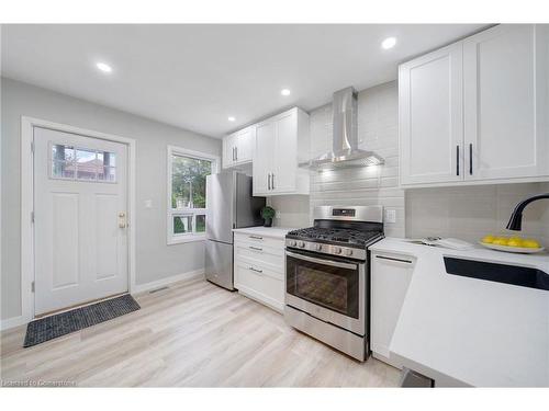 98 Cope Street, Hamilton, ON - Indoor Photo Showing Kitchen