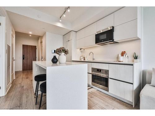 1011-21 Park Street, Mississauga, ON - Indoor Photo Showing Kitchen