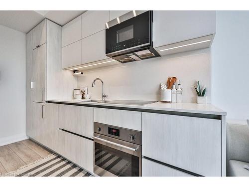 1011-21 Park Street, Mississauga, ON - Indoor Photo Showing Kitchen