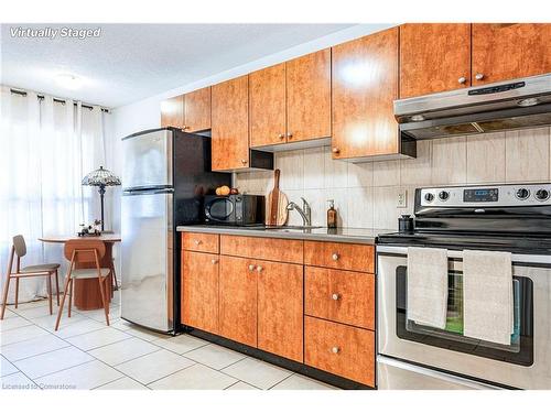 152 Beach Road, Hamilton, ON - Indoor Photo Showing Kitchen