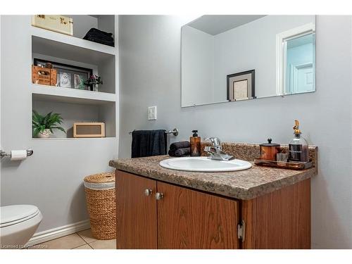 152 Beach Road, Hamilton, ON - Indoor Photo Showing Bathroom