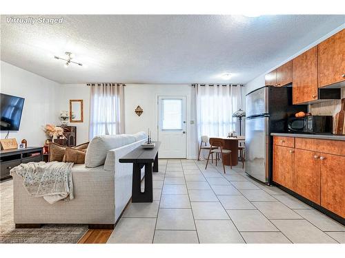 152 Beach Road, Hamilton, ON - Indoor