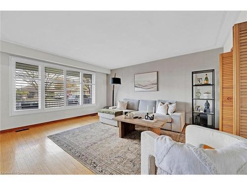 31 Owen Place, Hamilton, ON - Indoor Photo Showing Living Room