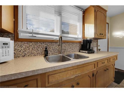 31 Owen Place, Hamilton, ON - Indoor Photo Showing Kitchen With Double Sink