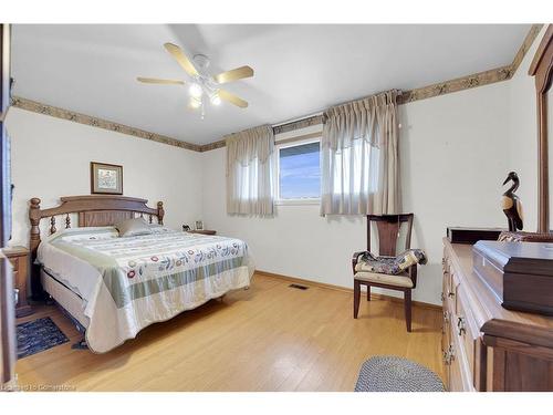 31 Owen Place, Hamilton, ON - Indoor Photo Showing Bedroom