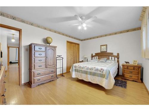 31 Owen Place, Hamilton, ON - Indoor Photo Showing Bedroom