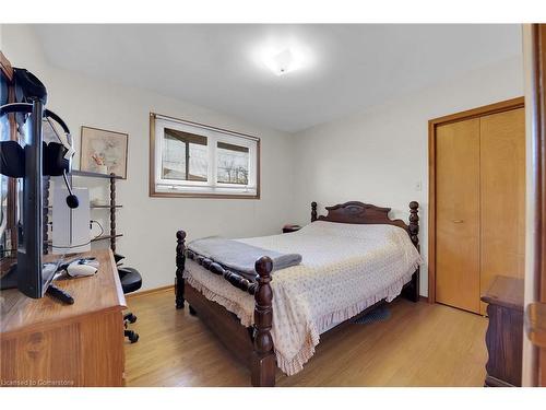 31 Owen Place, Hamilton, ON - Indoor Photo Showing Bedroom